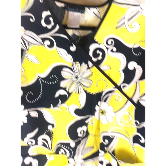 Cherokee Women's Scrub Top Size Medium Yellow Black Retro Design - Picture 2 of 6
